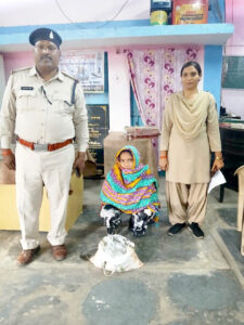 जूटमिल पुलिस की शराब रेड कार्रवाई: 33 पाऊच महुआ शराब के साथ महिला गिरफ्तार