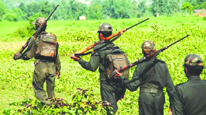 एसपी के समक्ष 9 नक्सलियों ने किया आत्मसमर्पण